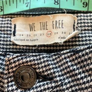 Free people Size 4, Black and White Houndstooth Pants. Cotton with a stretch